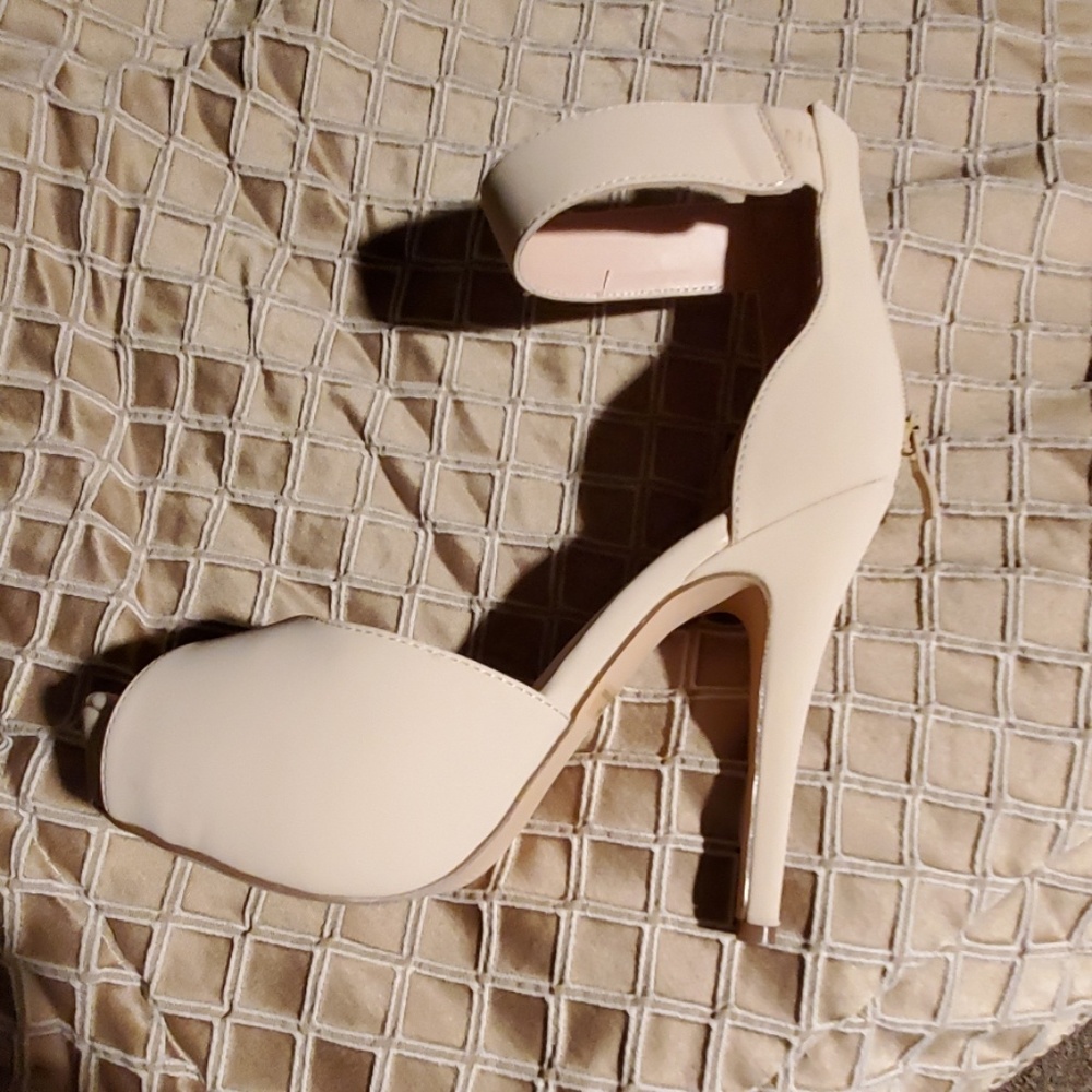 Platform High Heels - Picture 2 of 4